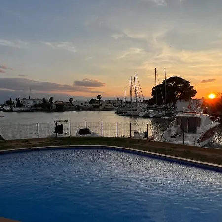 Blau Frente A Canales Y Puestas De Sol De Apartment *