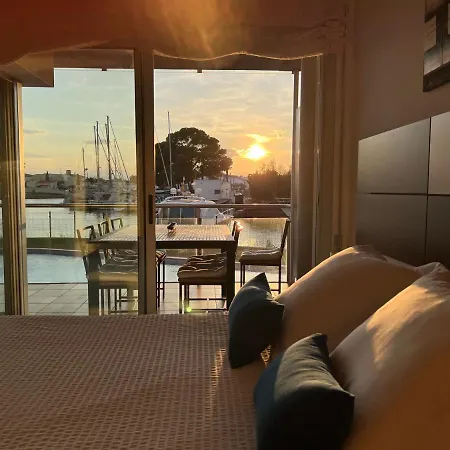 Blau Frente A Canales Y Puestas De Sol De Appartement *